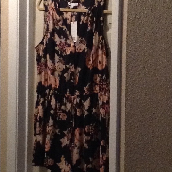 Romper - Picture 2 of 4